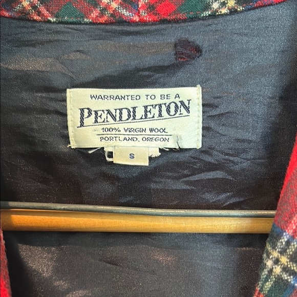 Pendleton Red and Green Cape with Notched Lapel - Picture 4 of 5